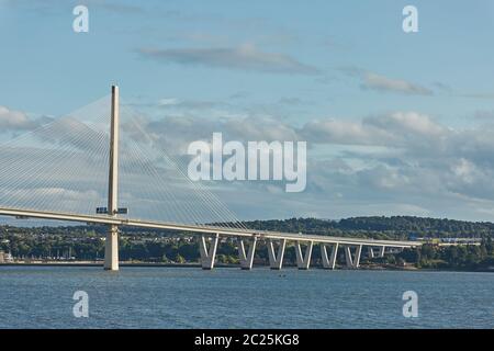 Il nuovo ponte Queensferry Crossing sul Firth of Forth a Edimburgo, Scozia. Foto Stock