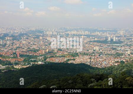 Vista panoramica sullo skyline cittadino della maggiore Sao Paulo, grande area metropolitana si trova in stato di San Paolo in Brasile Foto Stock