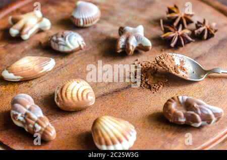 Caramelle di cioccolato di lusso sotto forma di frutti di mare Foto Stock