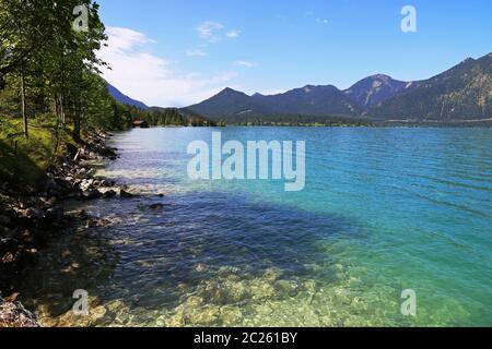 Il Walchensee in Baviera è uno dei più grandi laghi alpini della Germania. Foto Stock