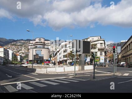 un passaggio pedonale come un incrocio stradale a funchal madeira Foto Stock