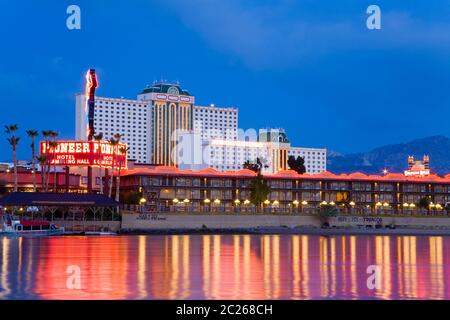 Casinò Tropicana e Pioneer sul fiume Colorado, Laughlin City, Nevada, USA Foto Stock