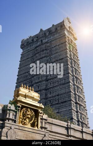 Gopura a Mundeshwar. India. Kerala Foto Stock