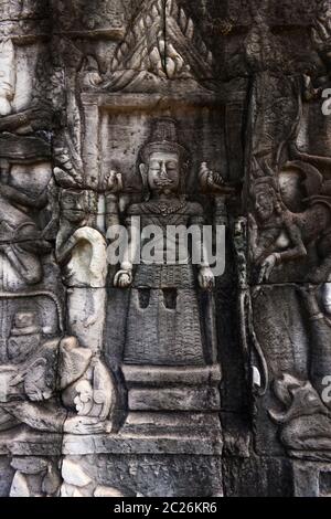 Bayon, bassorilievo sulle pareti, tempio buddista dell'antico Impero Khmer, al centro delle rovine di Angkor Thom, Siem Reap, Cambogia, Sud-est asiatico, Asia Foto Stock