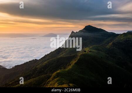 Splendida vista sulle montagne di Pha Tang Chiang Rai Foto Stock