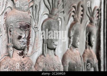 Angkor wat, bassorilievo dell'ala ovest alla galleria sud, Apsaras come ballerini celesti, Siem Reap, Cambogia, Sud-est asiatico, Asia Foto Stock