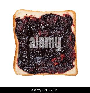 Vista superiore del sandwich aperto con toast e marmellata di mirtilli isolati su sfondo bianco Foto Stock