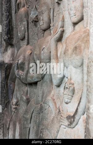 Angkor wat, bassorilievo dell'ala nord della galleria est, Apsaras come ballerini celesti, Siem Reap, Cambogia, Sud-est asiatico, Asia Foto Stock