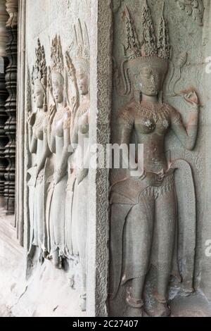 Angkor wat, bassorilievo dell'ala ovest alla galleria nord, Apsaras come ballerini celesti, Siem Reap, Cambogia, Sud-est asiatico, Asia Foto Stock