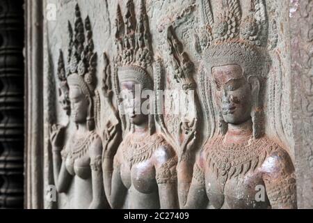 Angkor wat, bassorilievo dell'ala ovest alla galleria nord, Apsaras come ballerini celesti, Siem Reap, Cambogia, Sud-est asiatico, Asia Foto Stock