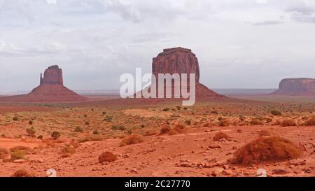 Felsformationen im Monument Valley nello Utah in den Vereinigten Staaten formazioni rocciose nella Monument Valley in Utah negli Stati Uniti Foto Stock