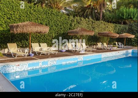 Area piscina dell'hotel Foto Stock