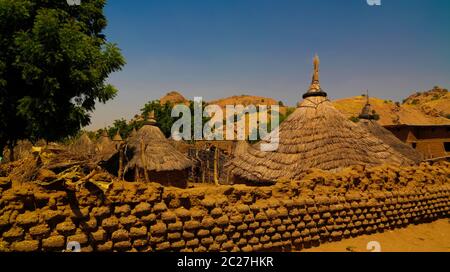 Paesaggio con Mataya villaggio di sara tribù popolo, Guera, Ciad Foto Stock