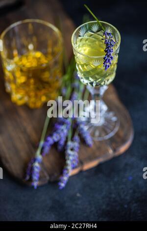 Alcoho tradizionale italiano drink limoncello Foto Stock