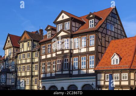 La strada con case a graticcio a Quedlinburg, Germania Foto Stock