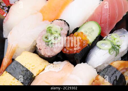 Il cibo giapponese sfondo, Sushi set cucina closeup Foto Stock