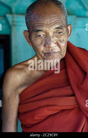 Monaco al monastero di Yokesone, Salay, Myanmar Foto Stock