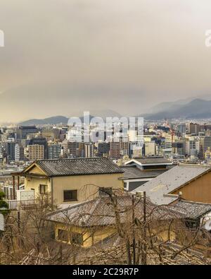 Vista aerea di Kyoto dal tempio Kiyomizudera Foto Stock