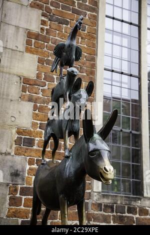 Musicanti di Brema, dettaglio di animali da un celebre racconto, turismo in Germania Foto Stock