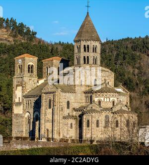 Saint Nectaire, xii secolo chiesa romanica, Auvergne Naturale Regionale dei Vulcani, Puy de Dome, Auvergne, Francia Foto Stock