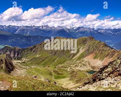 Vista dall'Hoher Gemeindekopf nella valle di Riege in Tirolo, Austria Foto Stock