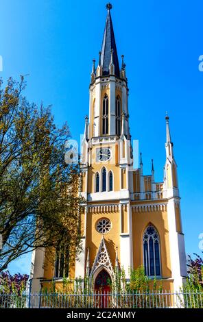 La Johanneskirche è un neo-gotico, costruito dal 1861 al 1865 chiesa protestante in Eltville- Erbach, Hesse, Germania Foto Stock