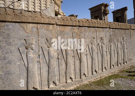 Il sito archeologico dell'antica città persiana, Persepolis, un sito patrimonio dell'umanità dell'UNESCO, nelle vicinanze di Shiraz, in Iran. Foto Stock