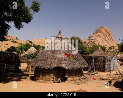 Paesaggio con Mataya villaggio di sara tribù popolo, Guera, Ciad Foto Stock