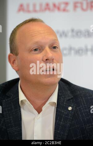 Vienna, Austria. 17 giugno 2020. Conferenza stampa "Team HC Strache-Alliances for Austria" sugli attuali sviluppi politici in Austria. L'immagine mostra il Segretario Generale Christian Höbart. Credit: Francesco PERC / Alamy Live News Foto Stock