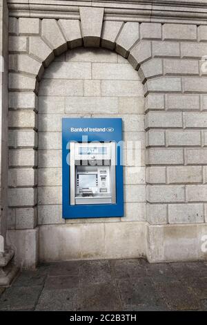 Banca d'Irlanda Bancomat sportello bancomat Cashpoint automatico Tellar Machine Cassa distributore automatico Foro nel muro Dublino Centro Città Irlanda Foto Stock