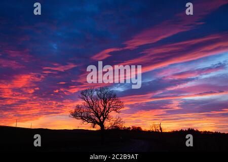 Un tramonto spettacolare vicino ad Ayr Scozia Foto Stock
