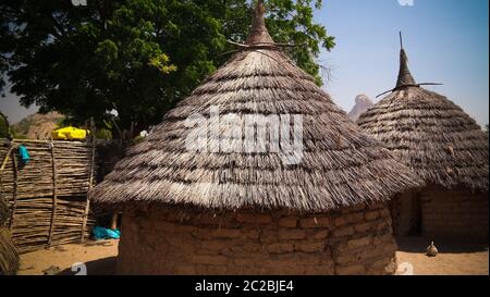 Paesaggio con Mataya villaggio di sara tribù popolo, Guera, Ciad Foto Stock