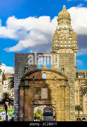 Ciudadela porta coloniale, Montevideo, Uruguay Foto Stock