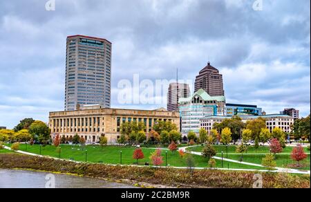 Paesaggio urbano di Columbus sopra il fiume Scioto - Ohio, Stati Uniti Foto Stock