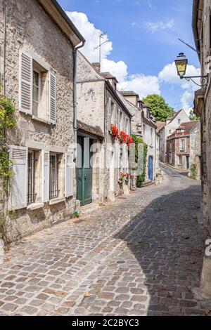 Vecchie strade strette a Senlis, Oise, Francia Foto Stock