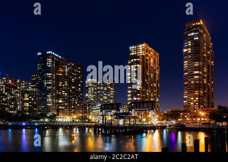 Tramonto a Long Island City River Side, Queens New York STATI UNITI D'AMERICA Foto Stock