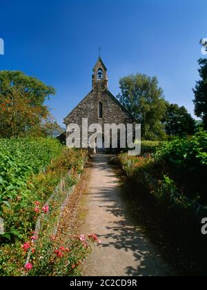 West End con ingresso principale e bellcote di Rug Chapel, Denbighshire, Galles, Regno Unito: Costruito nel 1637 come cappella privata dal colonnello William Salisbury, governatore o Foto Stock