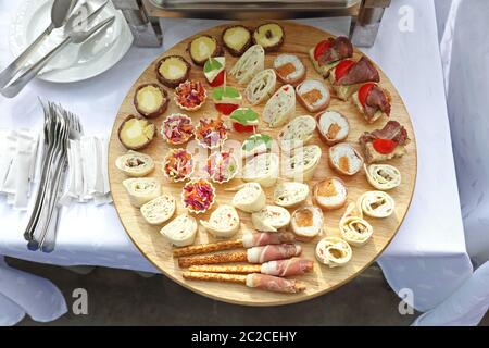 Crostini panini avvolge varietà servita in piatti Foto Stock