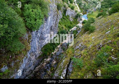 Gola stretta vista estiva, Nevidio Canyon, Montenegro Foto Stock