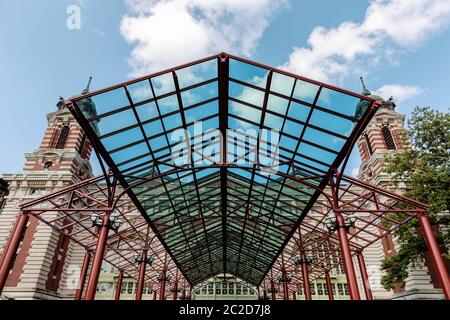 New York City / USA - AGOSTO 22 2018: Ingresso al Museo Nazionale dell'immigrazione di Ellis Island Foto Stock