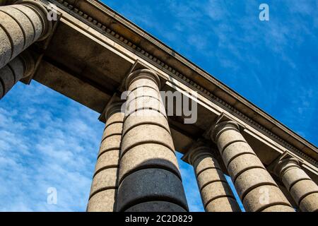 Brooklyn, NY / USA - LUGLIO 31 2018: Guardando in alto i dettagli di Manhattan Bridge Foto Stock