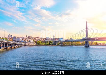 Ponti di Istanbul Golden Horn, Turchia. Foto Stock