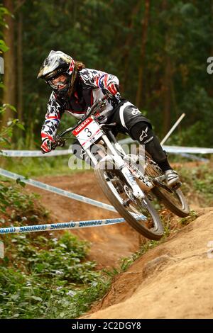 PIETERMARITZBURG, SUDAFRICA - 10 APRILE 2009. Tracy Moseley corre per Team Trek alla Coppa del mondo UCI Mountain Bike Downhill Foto Stock