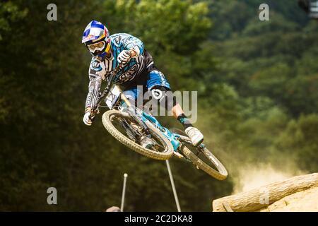 MONT ST ANNE, CANADA - 1 SETTEMBRE 2010. Gee Atherton (GBR) gareggiare per il Team Commencal ai Campionati del mondo UCI Mountain Bike Downhill. Foto Stock