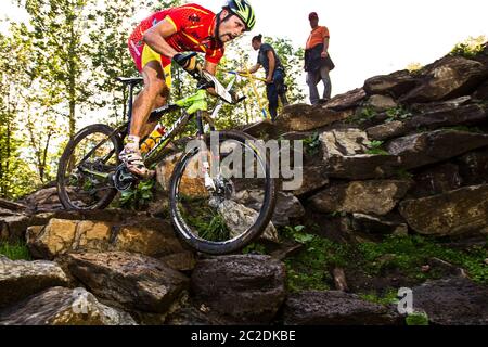 MONT ST ANNE, CANADA - 4 SETTEMBRE 2010. Jose Hermida (ESP) corre per il Team Merida ai Campionati del mondo di cross country di mountain bike UCI. Foto Stock