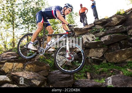 MONT ST ANNE, CANADA - 4 SETTEMBRE 2010. Julien Absalon (FR) corre per il Team Orbea ai Campionati del mondo di cross country di mountain bike UCI. Foto Stock