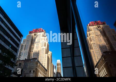 La città di New York / STATI UNITI D'America - 13 LUG 2018: New Yorker segno del Wyndham Hotel occupa un edificio nel centro di Manhattan Foto Stock