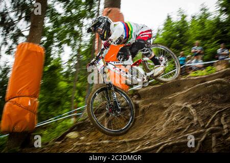 LEOGANG, AUSTRIA - 10 GIUGNO 2011. Il campione del mondo Tracy Moseley (GBR) corre per Team Trek alla Coppa del mondo UCI Downhill Mountain Bike Foto Stock