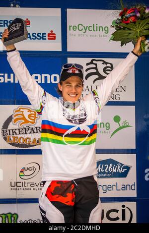 LEOGANG, AUSTRIA - 12 GIUGNO 2011. Il campione del mondo Tracy Moseley (GBR) ha vinto la Coppa del mondo di motociclette di montagna di UCI Downhill Foto Stock