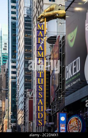 La città di New York / STATI UNITI D'America - 13 LUG 2018: Times Square street view in ora di punta nel centro di Manhattan Foto Stock